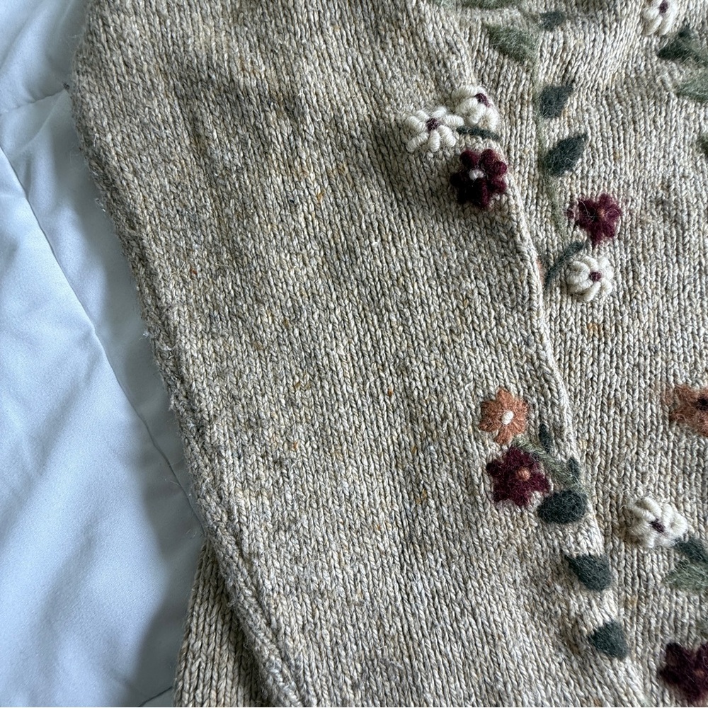Floral Embroidered Beige Sweater - Picture 5 of 9